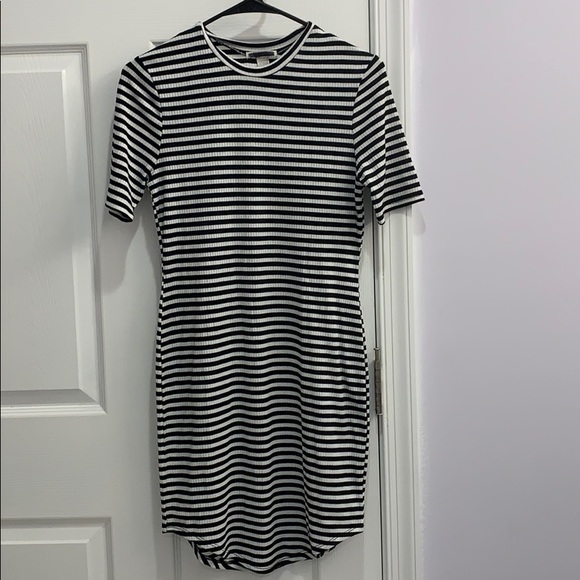 Charlotte Russe Dresses & Skirts - CR dress 🌞